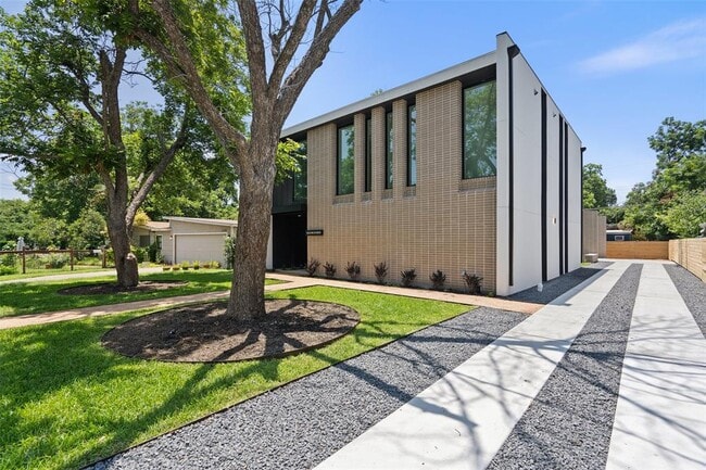 Building Photo - 1203 Richcreek Rd