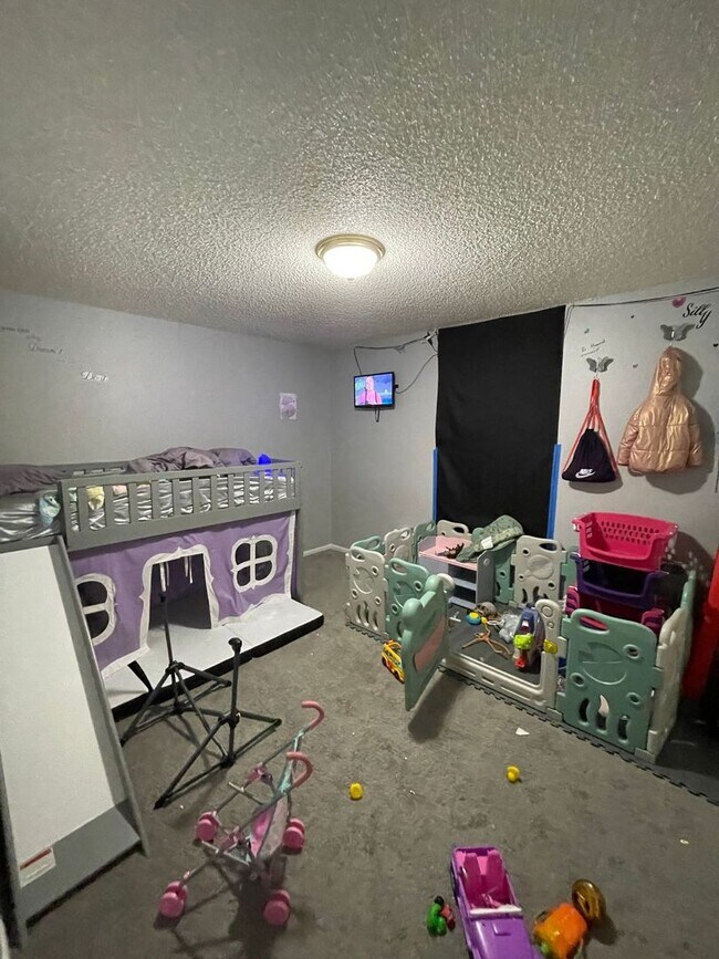 Building Photo - 2B/1B Upper Level Condo in Cottonwood Vill...