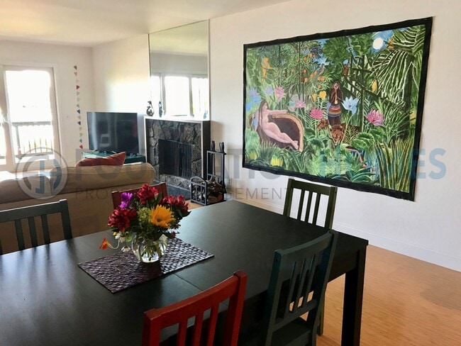 Building Photo - Waterfront Condo on Corte Madera Creek | Single-Level, Dock Access - FOUNDATION