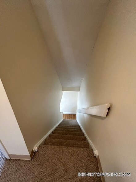 Building Photo - 154 N Beacon St