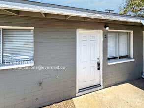 Building Photo - 3121 W Almeria Rd