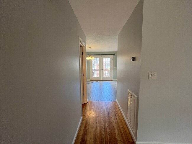 Building Photo - Townhouse at Wellington in Wyndhurst
