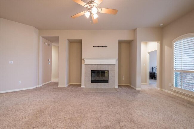 Building Photo - 165 Lady Bird Ln