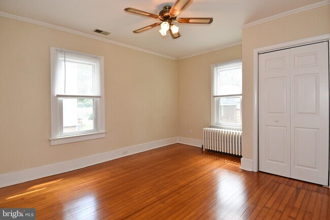 Building Photo - 930 N Danville St