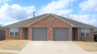 Building Photo - 6600 Temora Loop