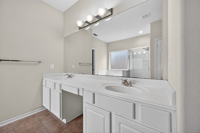 Building Photo - 15411 Redbud Dale Ct