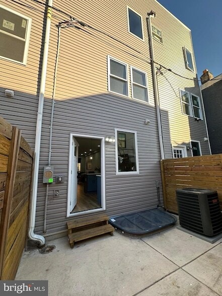 Building Photo - 1636 S Bailey St