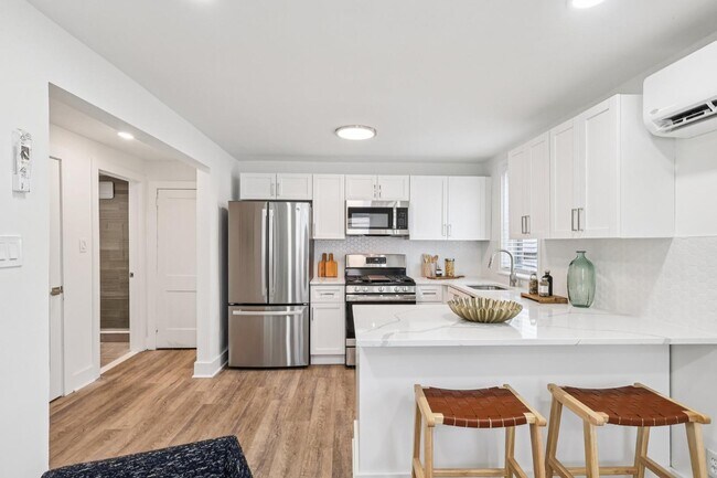 Building Photo - 2333 Haverford Rd