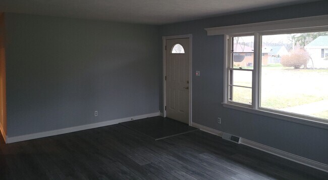 Building Photo - 3-Bedroom/2.5-Bath, Great Neighborhood