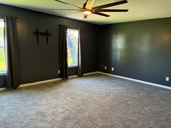 Building Photo - 630 Glen Haven Dr