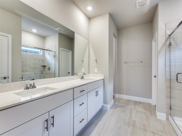 Building Photo - 600 Midnight Oak Dr