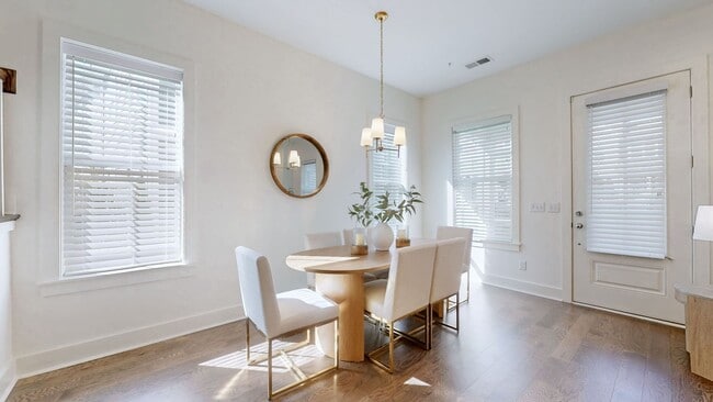 Building Photo - Sleek 3BR Stunner Near Historic Downtown Franklin