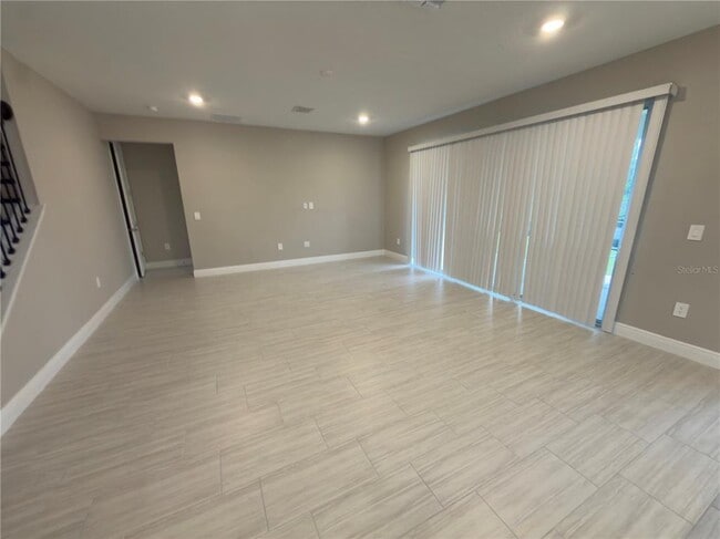 Building Photo - 2133 Divot Dr