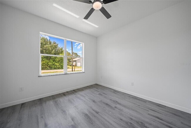Building Photo - 3908 Garienda Ave