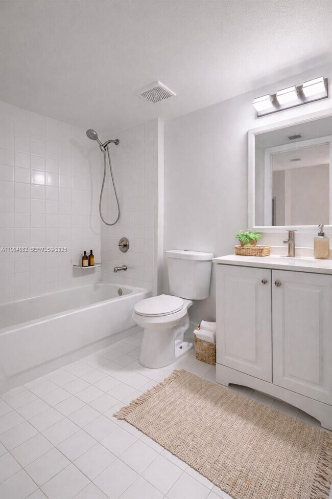 Building Photo - 440 S Park Rd