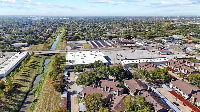 Building Photo - 6633 W Airport Blvd