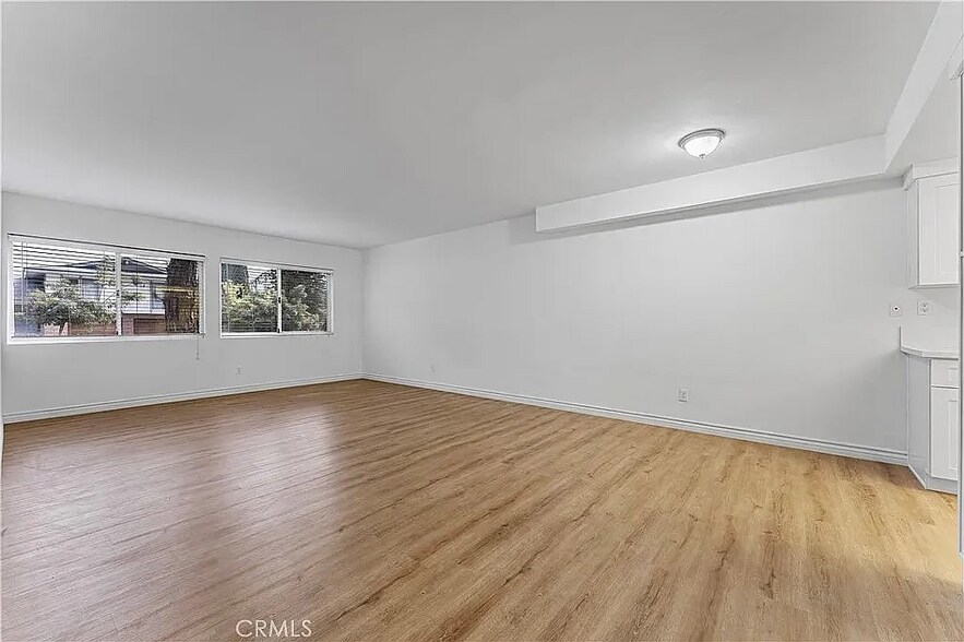 Building Photo - 1015 N Michillinda Ave