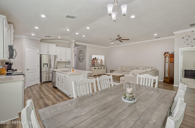 Building Photo - 15599 Chir Pine Dr