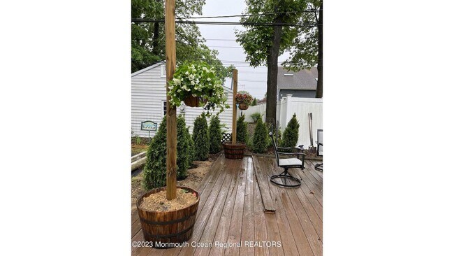 Building Photo - 607 6th Ave