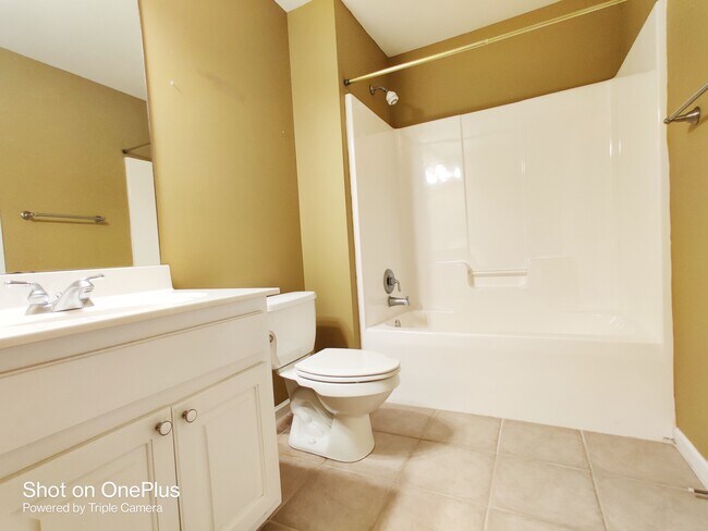 Building Photo - 1352 Fountain Lakes Dr