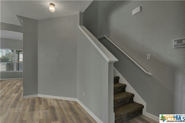 Building Photo - 240 Oak Creek Way