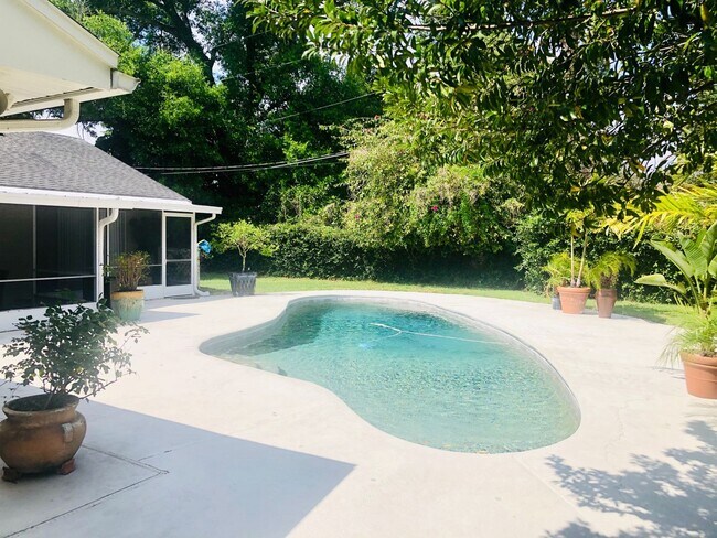 Building Photo - WINTER PARK POOL HOME WITH WINTER PARK SCHOOLS! (Orange County Winter Park Schools)