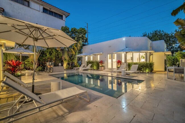 Building Photo - 8109 Harding Ave