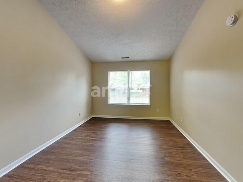 Building Photo - 10684 Summerwood Ln