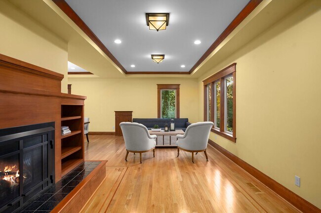 Building Photo - Beautiful 3 bedroom home in Lake Oswego!