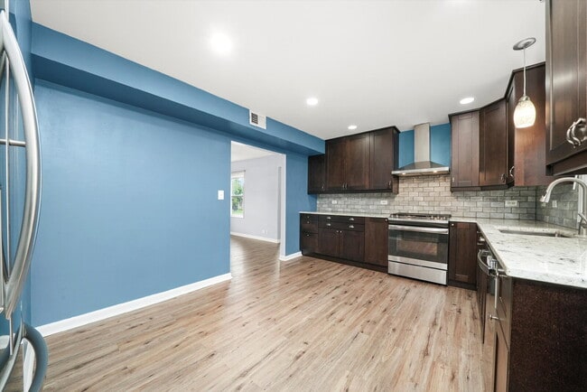 Building Photo - Stylish 4-Bedroom Home with Room to Work, ...