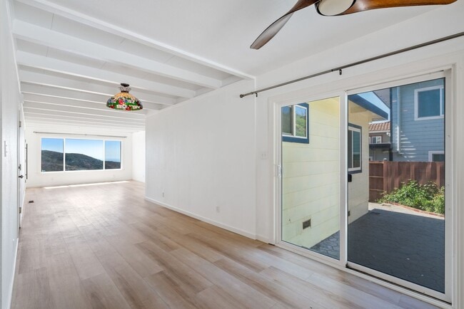 Building Photo - Pacific Ocean and Hillside Views