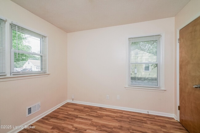 Building Photo - 2224 Peaslee Rd