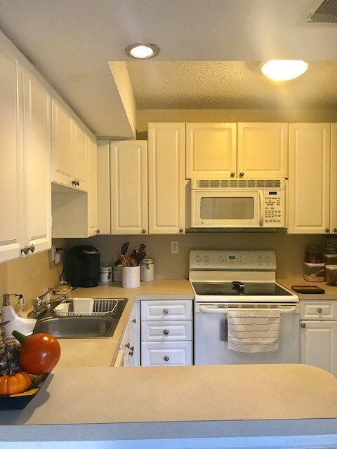 Building Photo - 8050 Severn Dr