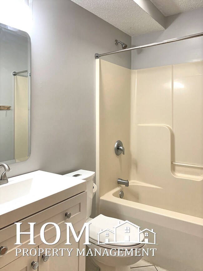 Building Photo - 140 Peggy Ln