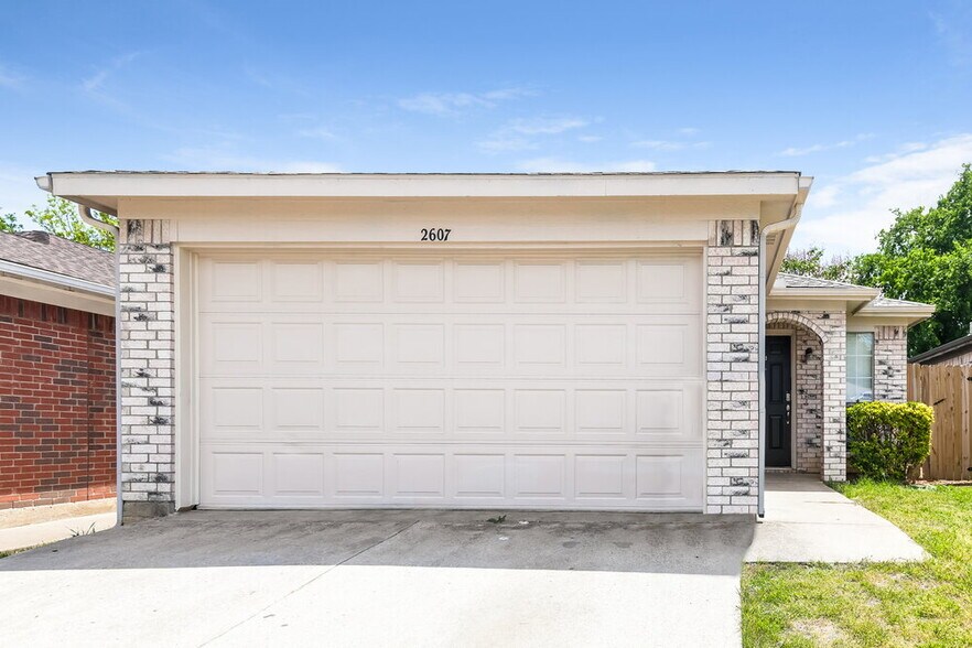 Primary Photo - 2607 Whitehurst Dr