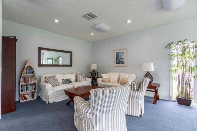 Building Photo - 1830 Robalo Dr