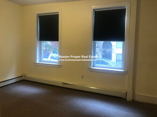 Building Photo - 51 Phillips St