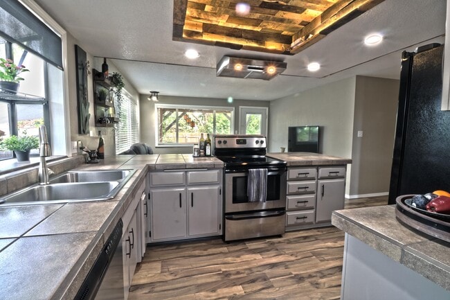 Building Photo - 2311 Perri Pl