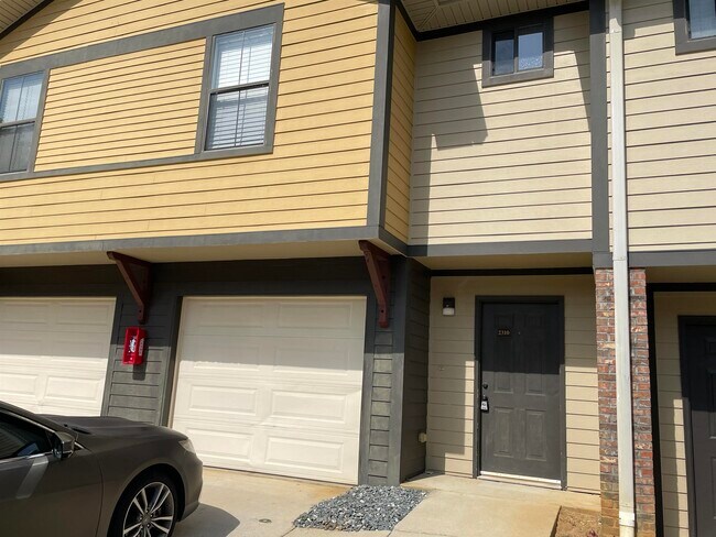 Building Photo - 2310 Timber Oak Ln