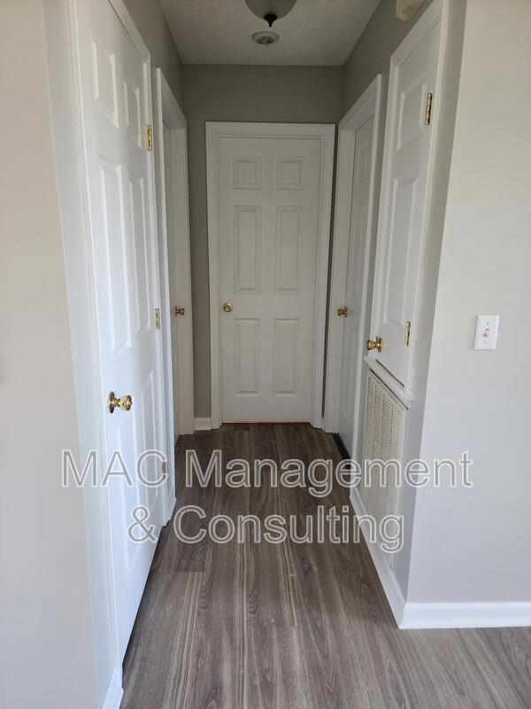 Building Photo - 143 W Gate Dr