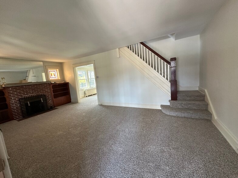 Building Photo - 700 Carsonia Ave