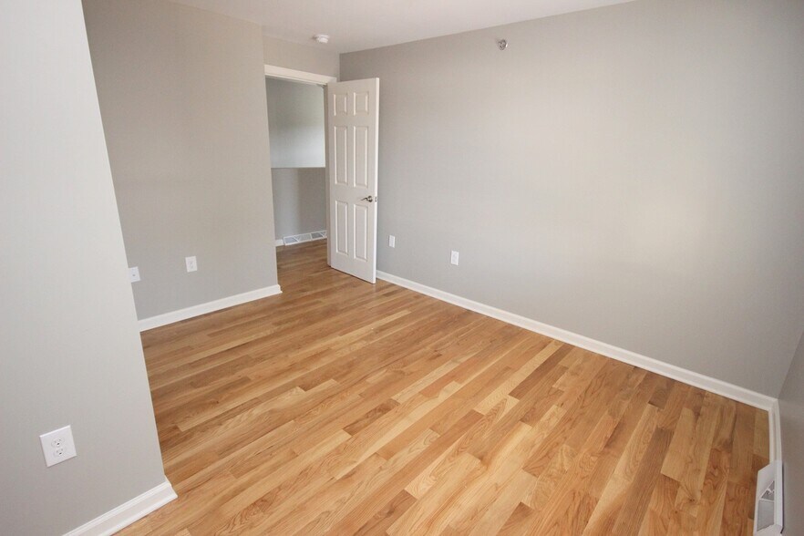 Building Photo - 816 S Negley Ave