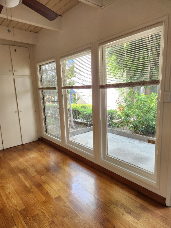 Building Photo - 1909 Beachwood Dr