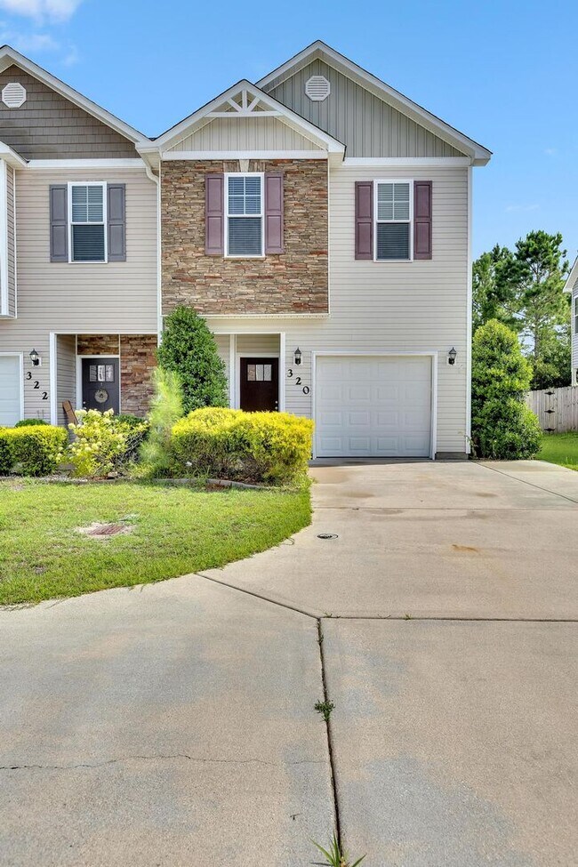 Primary Photo - Townhome for Rent!