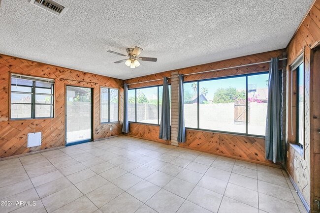 Building Photo - 2412 W Temple St