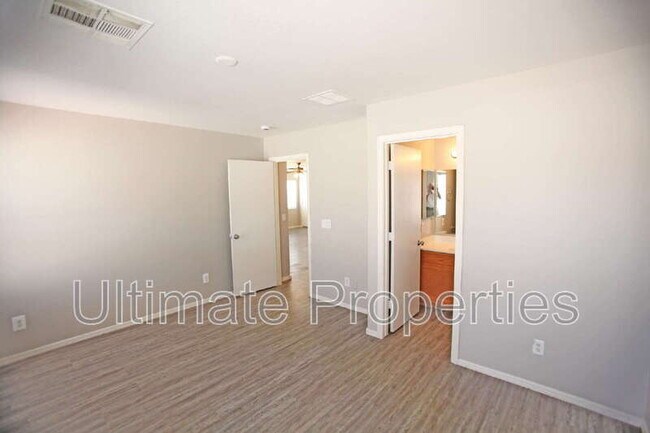 Building Photo - 1516 S 228th Ct