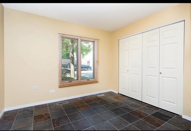 Building Photo - 441 W Blackhawk St