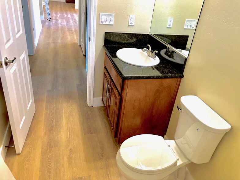 Guest Bath - 725 Costa Alyssa Ct
