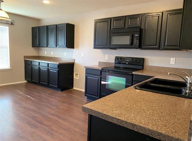 Building Photo - 510 Indian Paintbrush