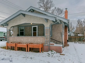 Building Photo - 810 W Lewis St